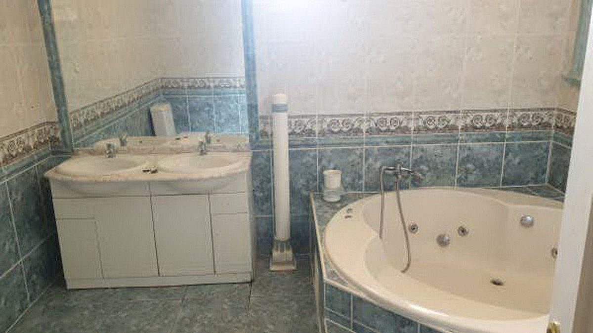 6 Bed Townhouse for sale in Manilva Costa Del Sol, Málaga, Spain