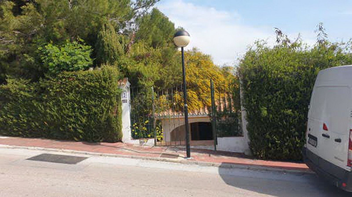 6 Bed Townhouse for sale in Manilva Costa Del Sol, Málaga, Spain