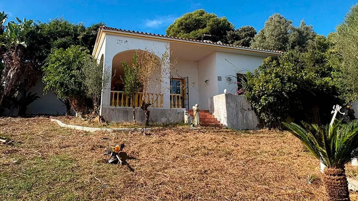 6 Bed Townhouse for sale in Manilva Costa Del Sol, Málaga, Spain