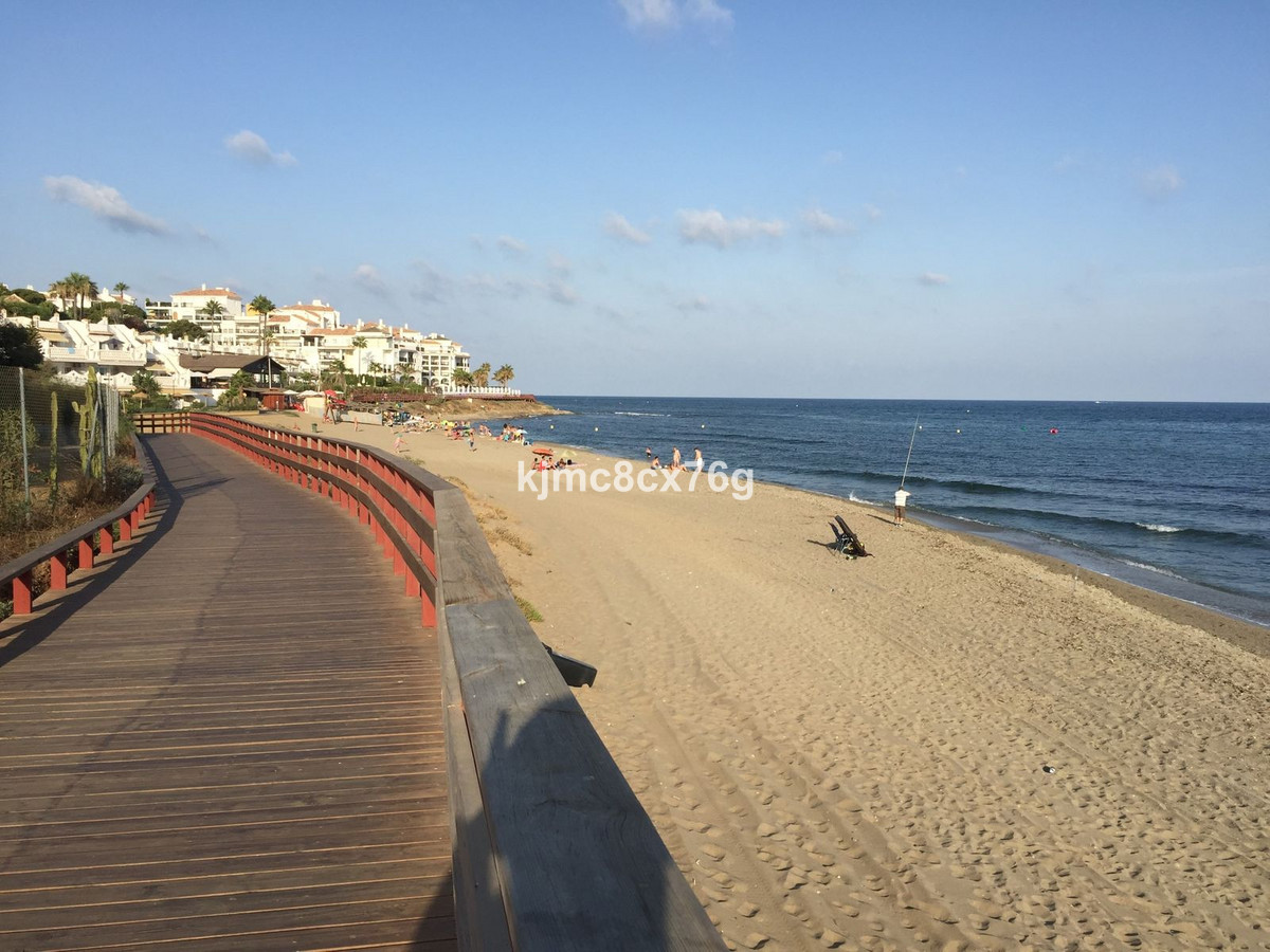2 Bed Apartment for sale in Calahonda Costa Del Sol, Málaga, Spain