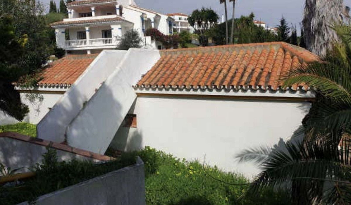 4 Bed Townhouse for sale in Manilva Costa Del Sol, Málaga, Spain