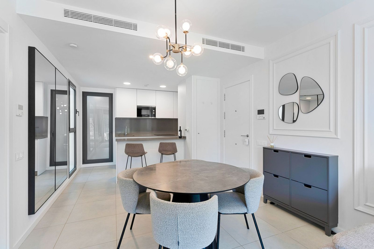 Se vende Apartamento Planta Media de 2 dormitorios en Costa Del Sol, Málaga, España