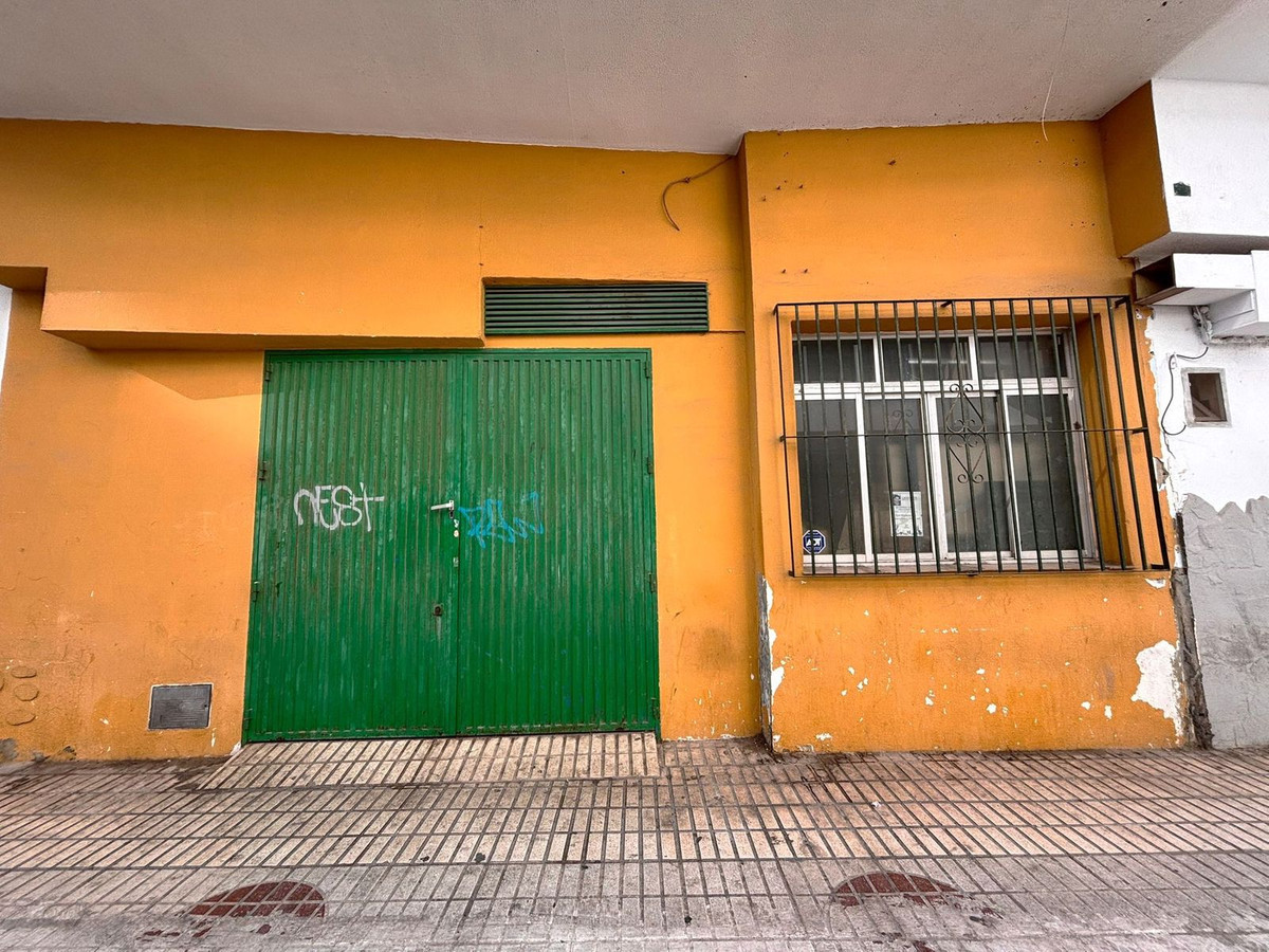 Se vende Local comercial de 4 dormitorios en Costa Del Sol, Málaga, España