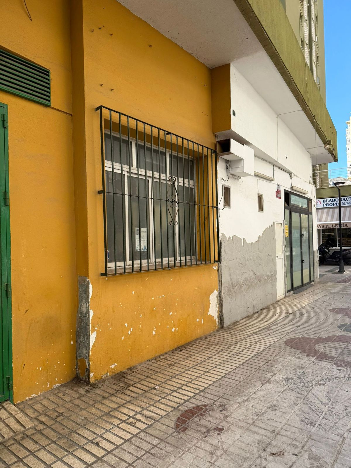 Se vende Local comercial de 4 dormitorios en Costa Del Sol, Málaga, España