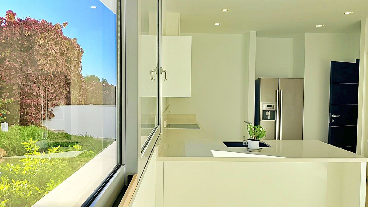 Se vende Pareada de 5 dormitorios en Costa Del Sol, Málaga, España