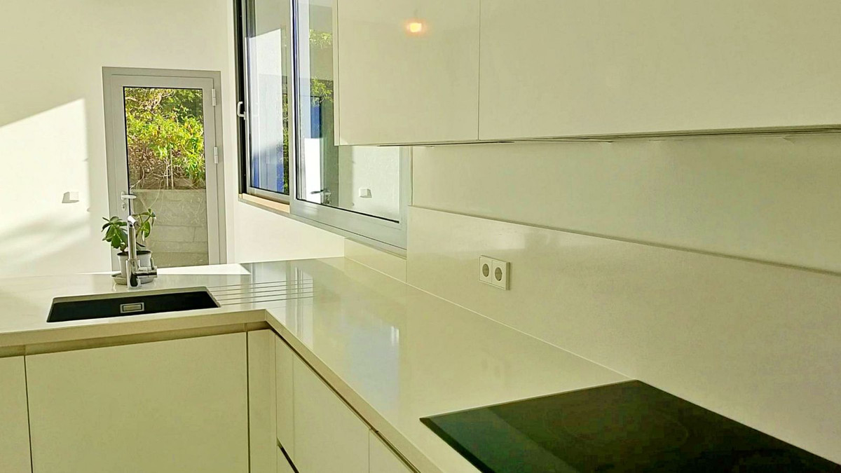Se vende Pareada de 5 dormitorios en Costa Del Sol, Málaga, España
