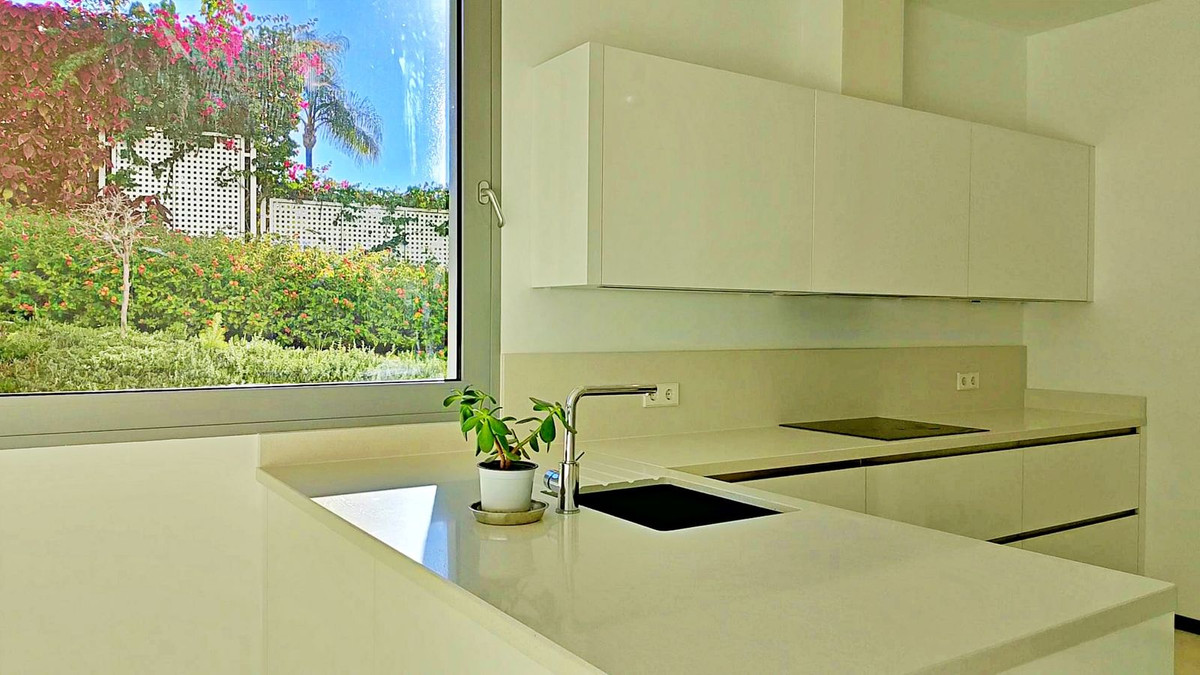 Se vende Pareada de 5 dormitorios en Costa Del Sol, Málaga, España