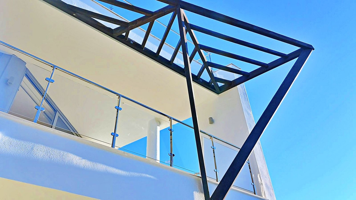 Se vende Pareada de 5 dormitorios en Costa Del Sol, Málaga, España
