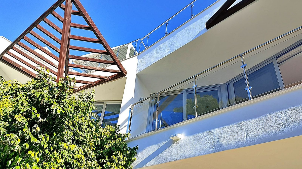 Se vende Pareada de 5 dormitorios en Costa Del Sol, Málaga, España