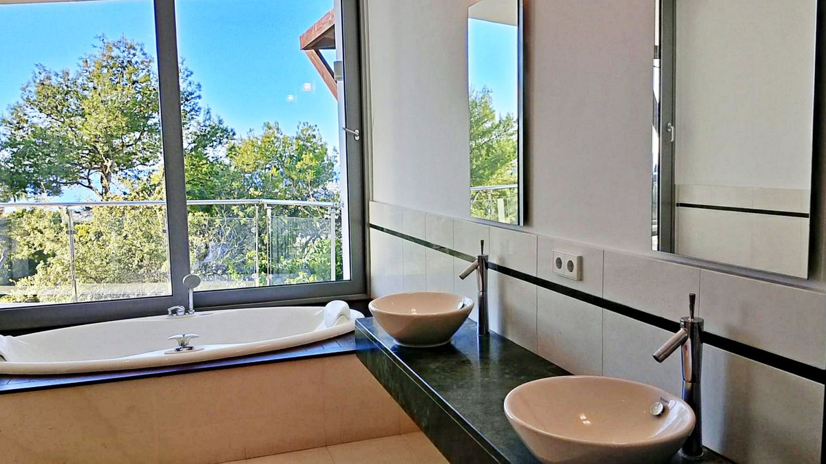Se vende Pareada de 5 dormitorios en Costa Del Sol, Málaga, España