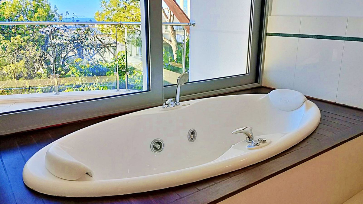 Se vende Pareada de 5 dormitorios en Costa Del Sol, Málaga, España
