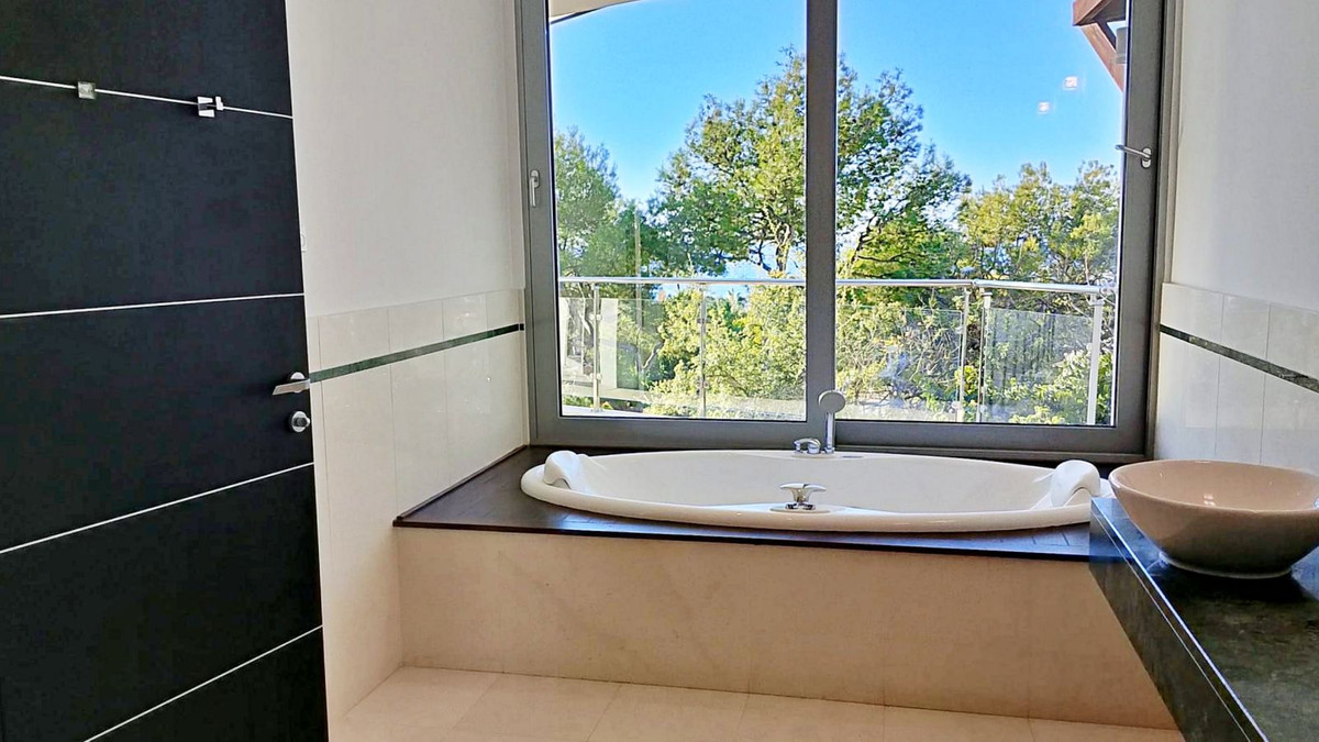 Se vende Pareada de 5 dormitorios en Costa Del Sol, Málaga, España