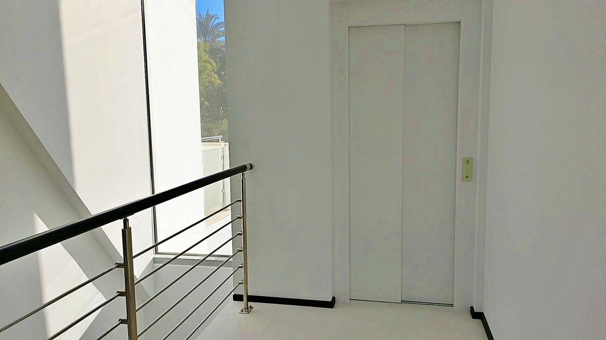 Se vende Pareada de 5 dormitorios en Costa Del Sol, Málaga, España