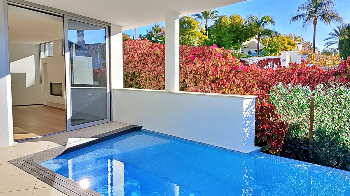 Se vende Pareada de 5 dormitorios en Costa Del Sol, Málaga, España