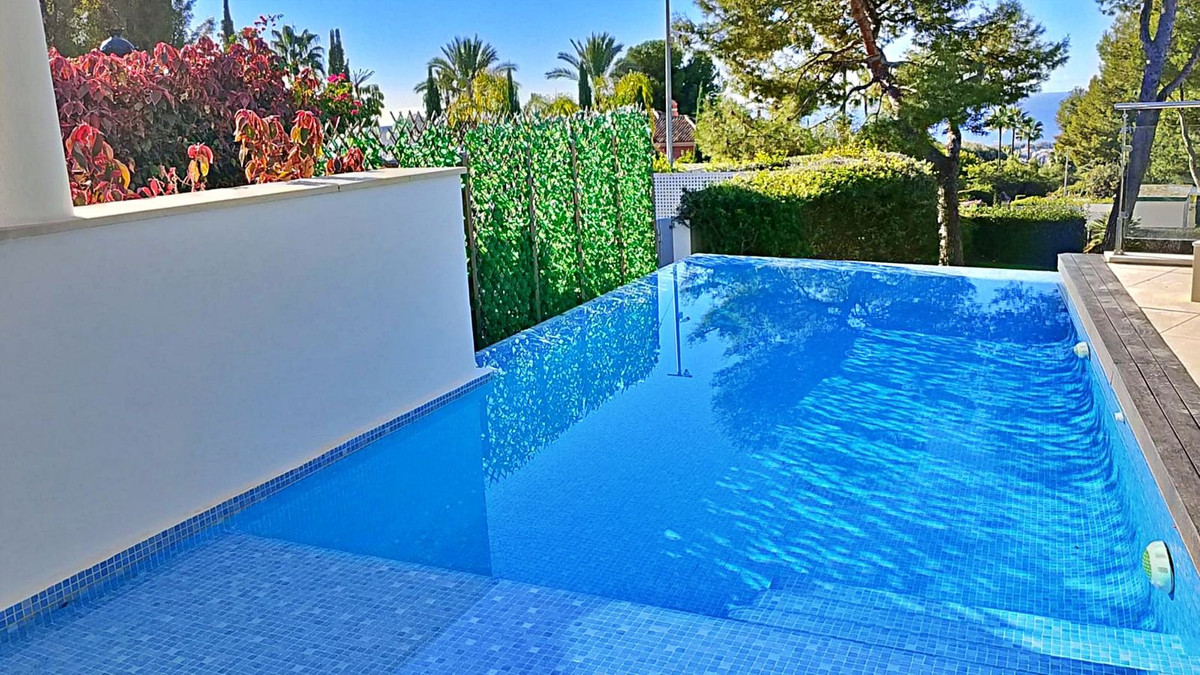 Se vende Pareada de 5 dormitorios en Costa Del Sol, Málaga, España