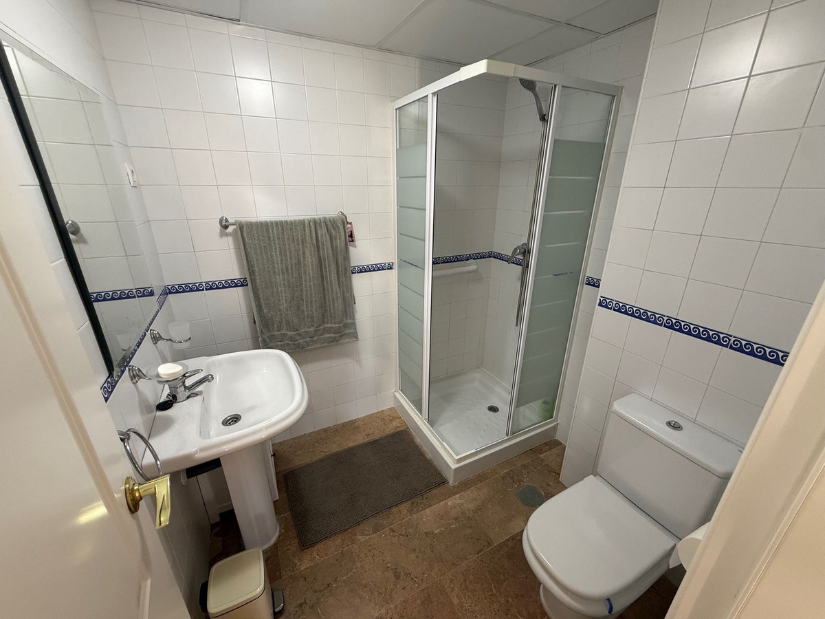 Se vende Apartamento Planta Media de 2 dormitorios en Costa Del Sol, Málaga, España