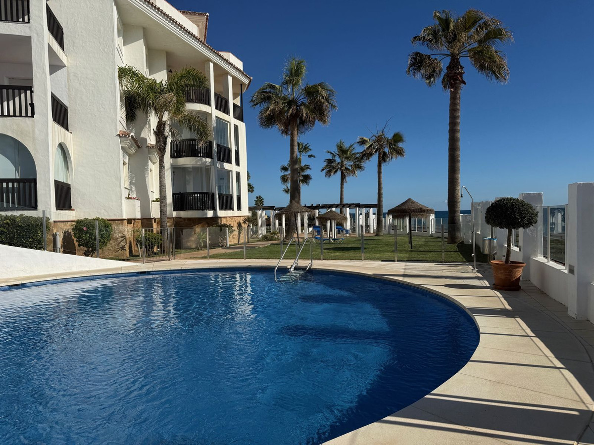 Se vende Apartamento Planta Media de 2 dormitorios en Costa Del Sol, Málaga, España