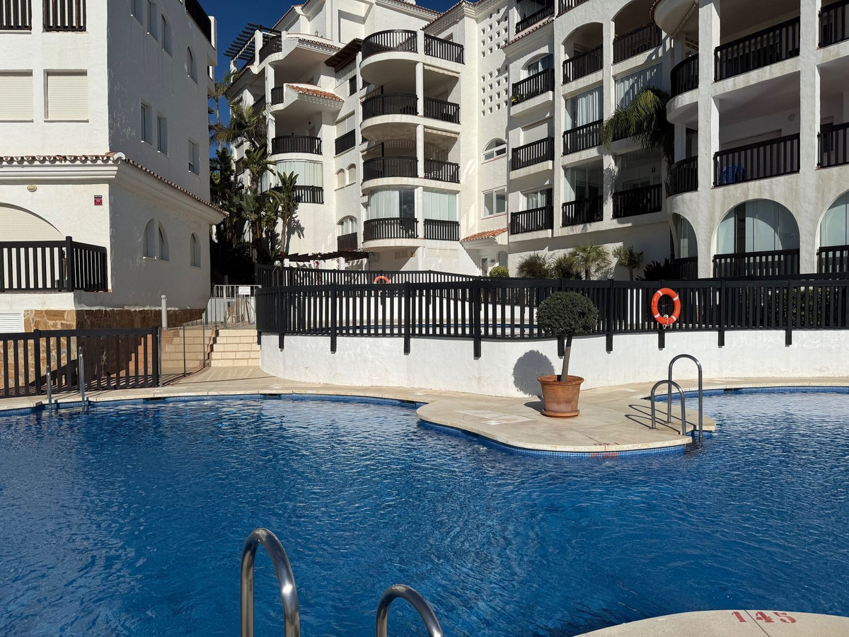 Se vende Apartamento Planta Media de 2 dormitorios en Costa Del Sol, Málaga, España