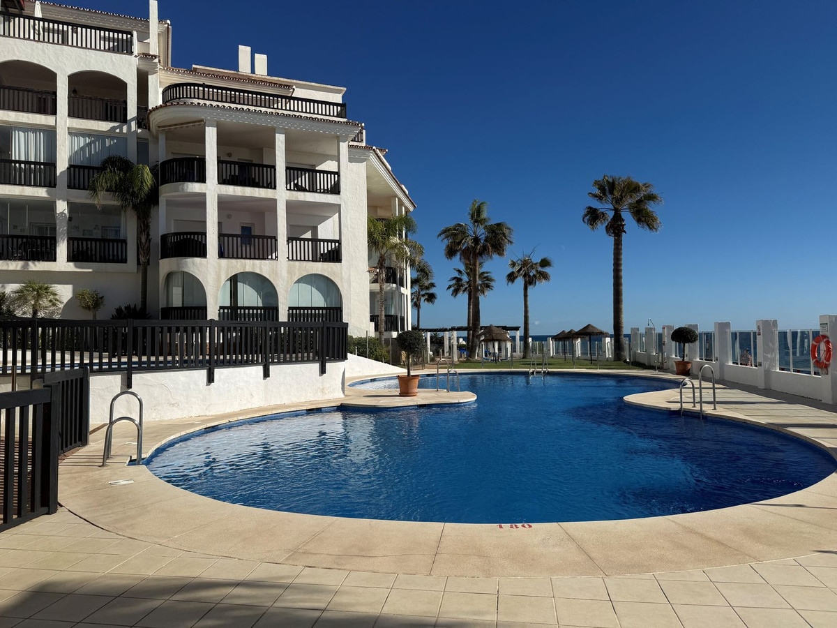 Se vende Apartamento Planta Media de 2 dormitorios en Costa Del Sol, Málaga, España