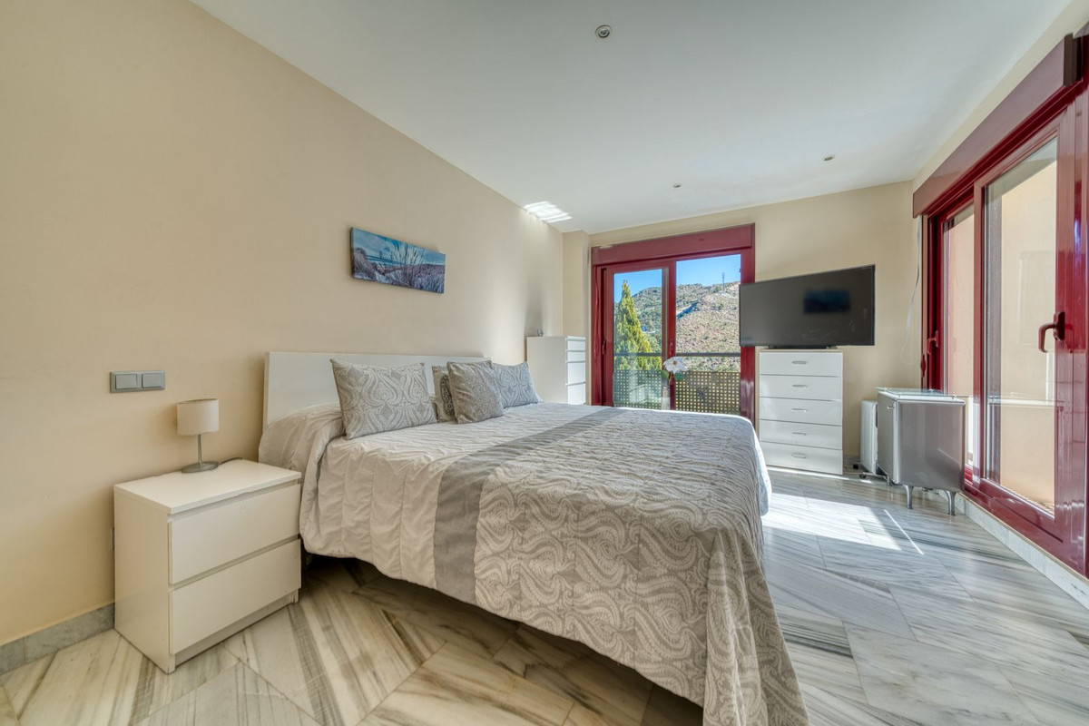 5 Bed Townhouse for sale in Benahavís Costa Del Sol, Málaga, Spain