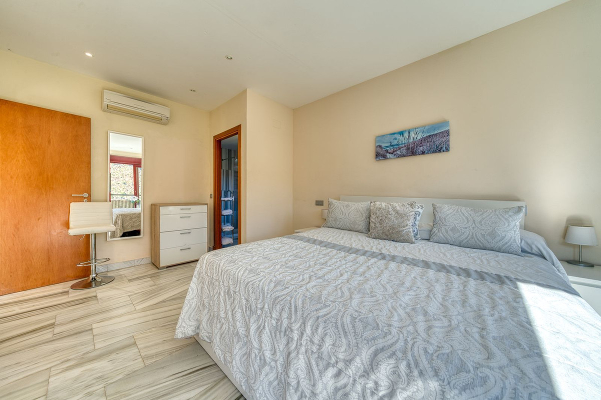 5 Bed Townhouse for sale in Benahavís Costa Del Sol, Málaga, Spain