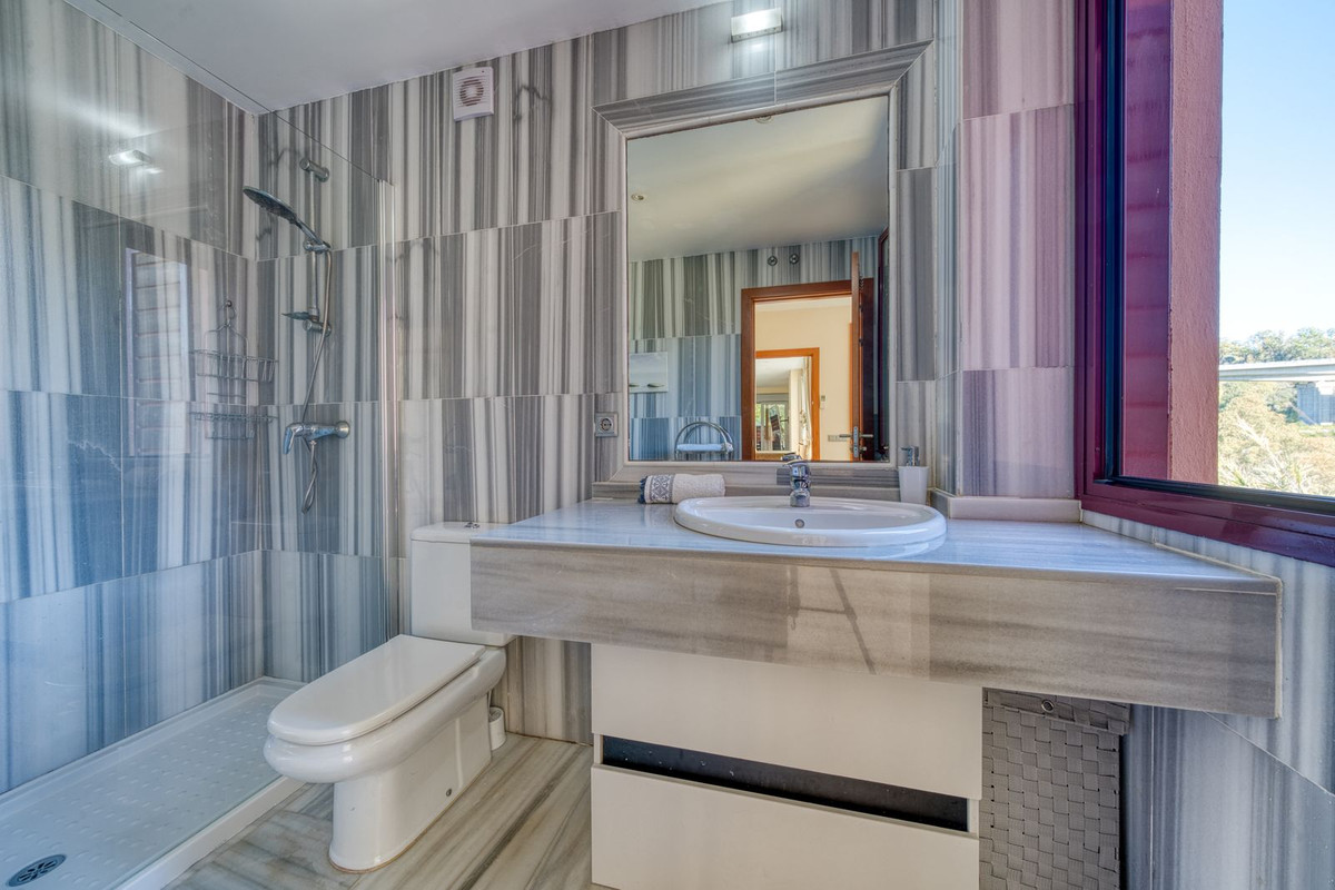 5 Bed Townhouse for sale in Benahavís Costa Del Sol, Málaga, Spain
