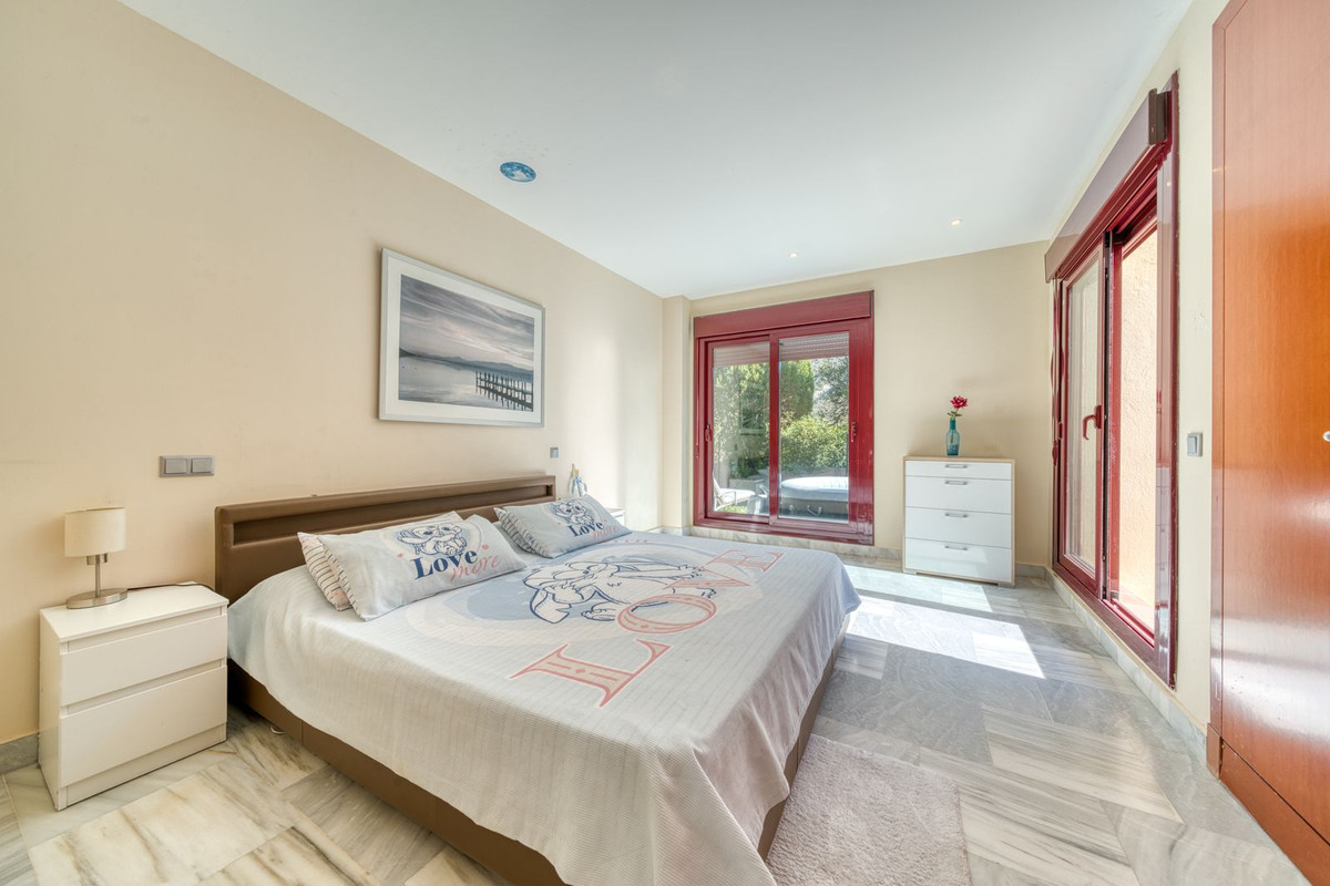5 Bed Townhouse for sale in Benahavís Costa Del Sol, Málaga, Spain