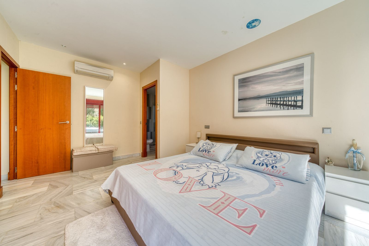 5 Bed Townhouse for sale in Benahavís Costa Del Sol, Málaga, Spain