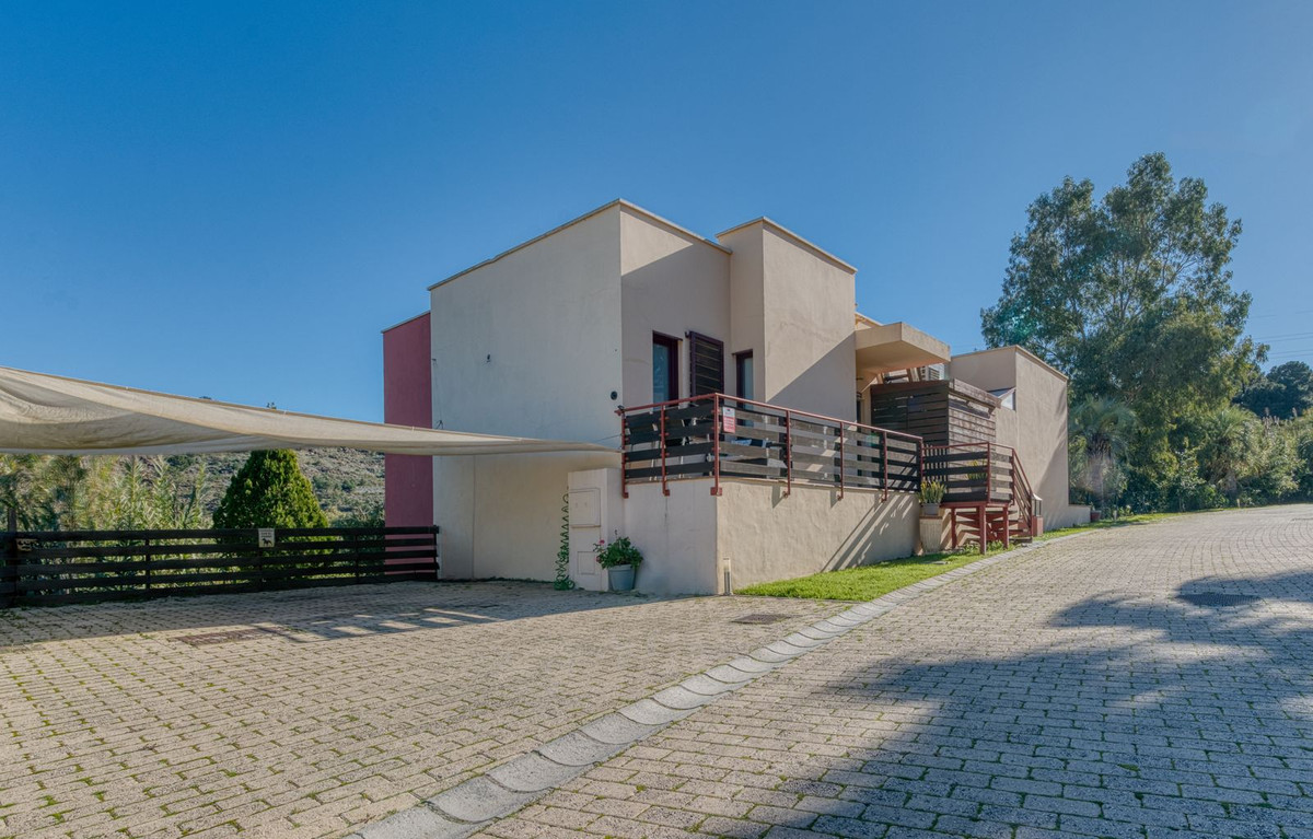 5 Bed Townhouse for sale in Benahavís Costa Del Sol, Málaga, Spain