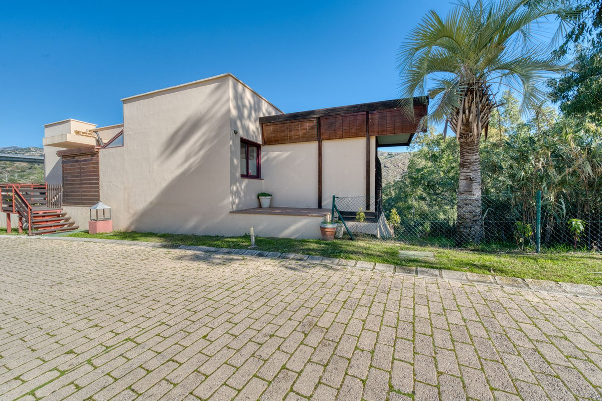 5 Bed Townhouse for sale in Benahavís Costa Del Sol, Málaga, Spain