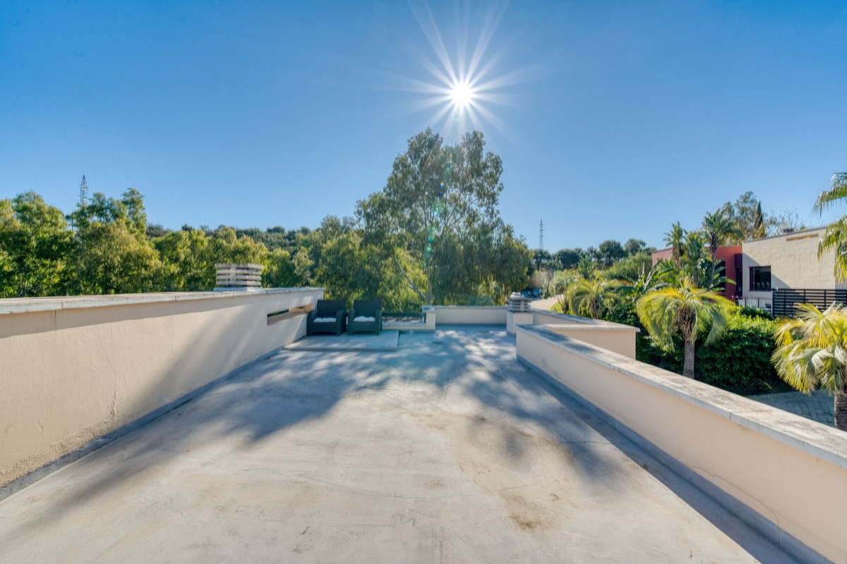 5 Bed Townhouse for sale in Benahavís Costa Del Sol, Málaga, Spain