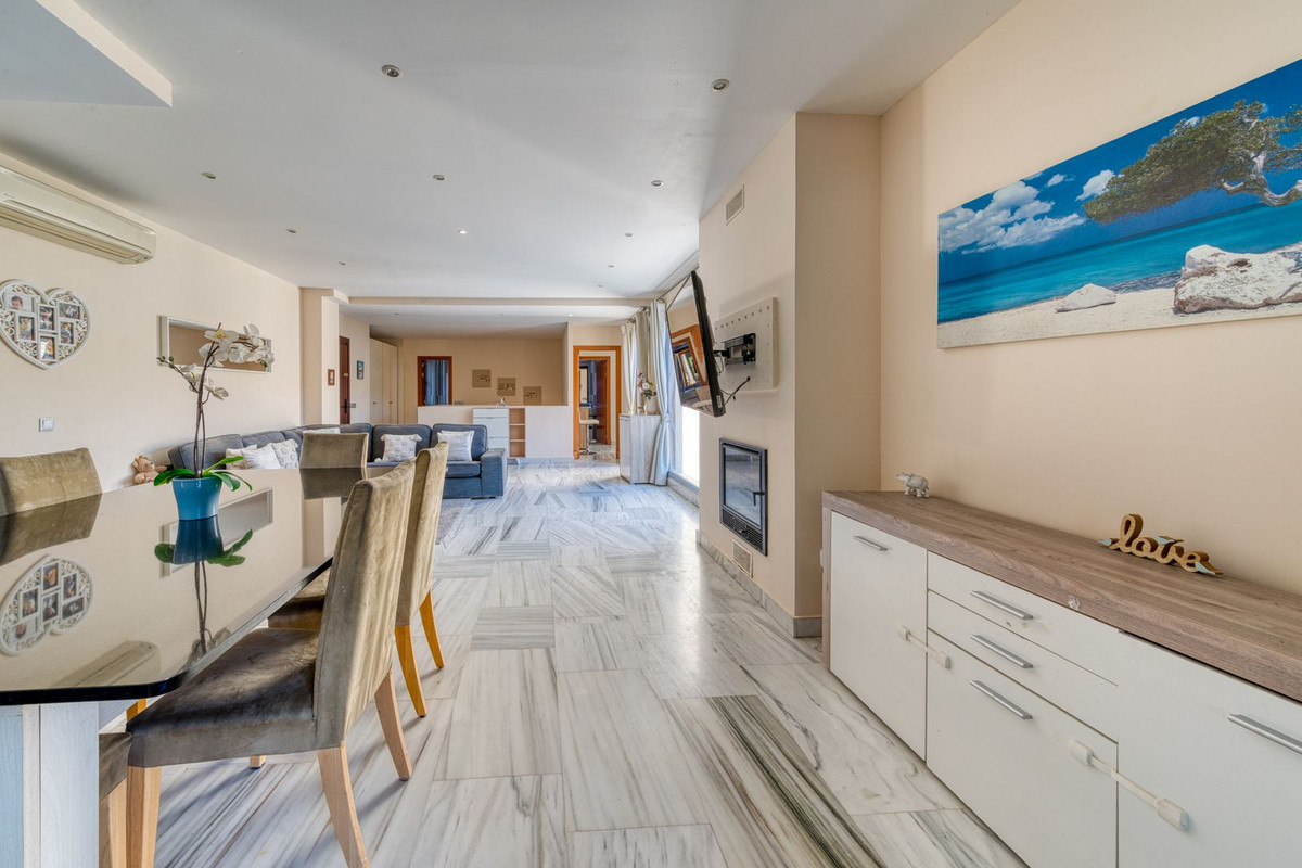 5 Bed Townhouse for sale in Benahavís Costa Del Sol, Málaga, Spain