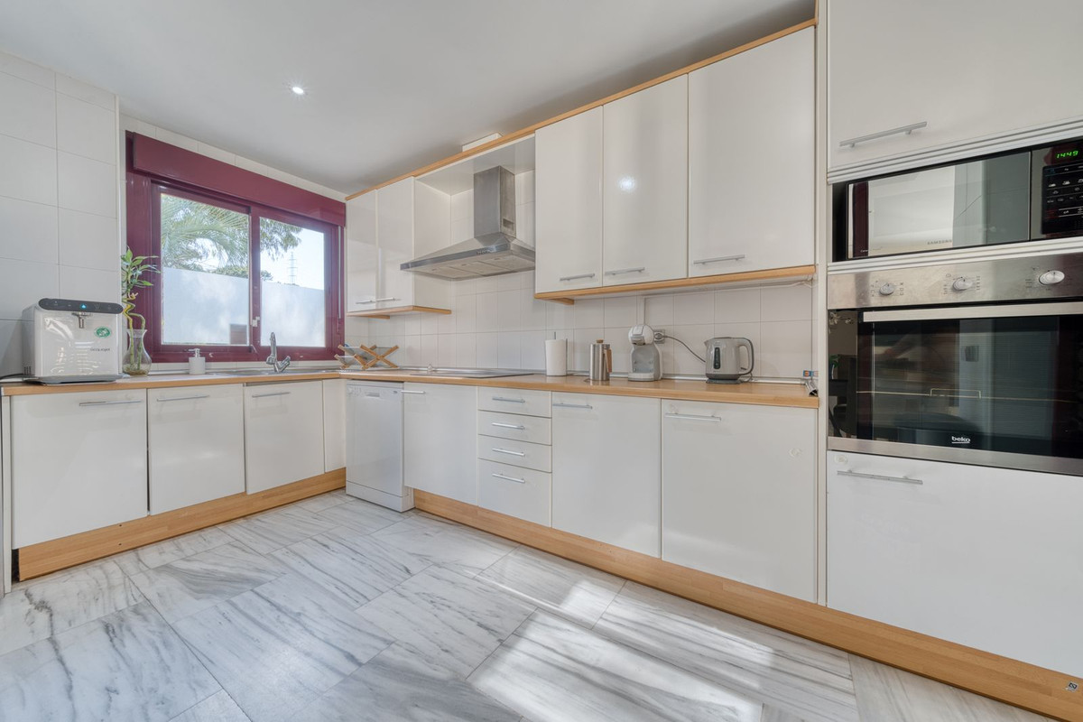5 Bed Townhouse for sale in Benahavís Costa Del Sol, Málaga, Spain
