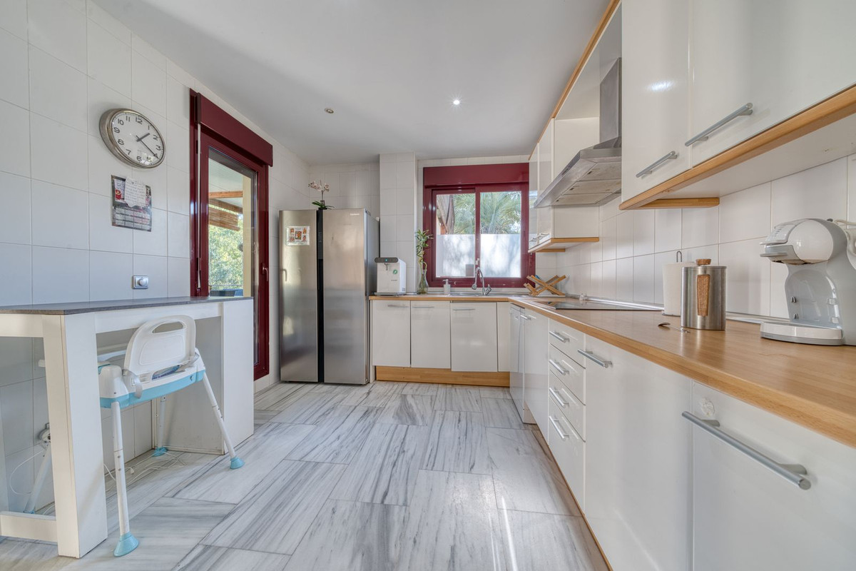5 Bed Townhouse for sale in Benahavís Costa Del Sol, Málaga, Spain