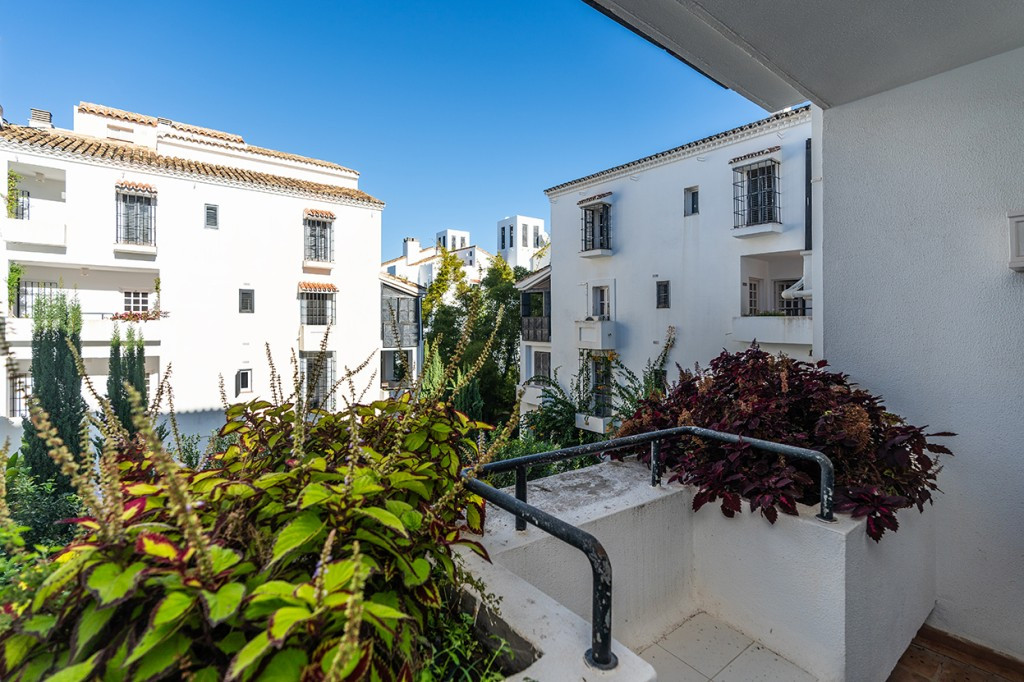 4 Bed Apartment for sale in Marbella Costa Del Sol, Málaga, Spain