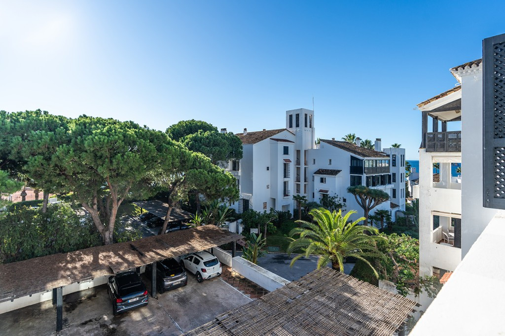 4 Bed Apartment for sale in Marbella Costa Del Sol, Málaga, Spain
