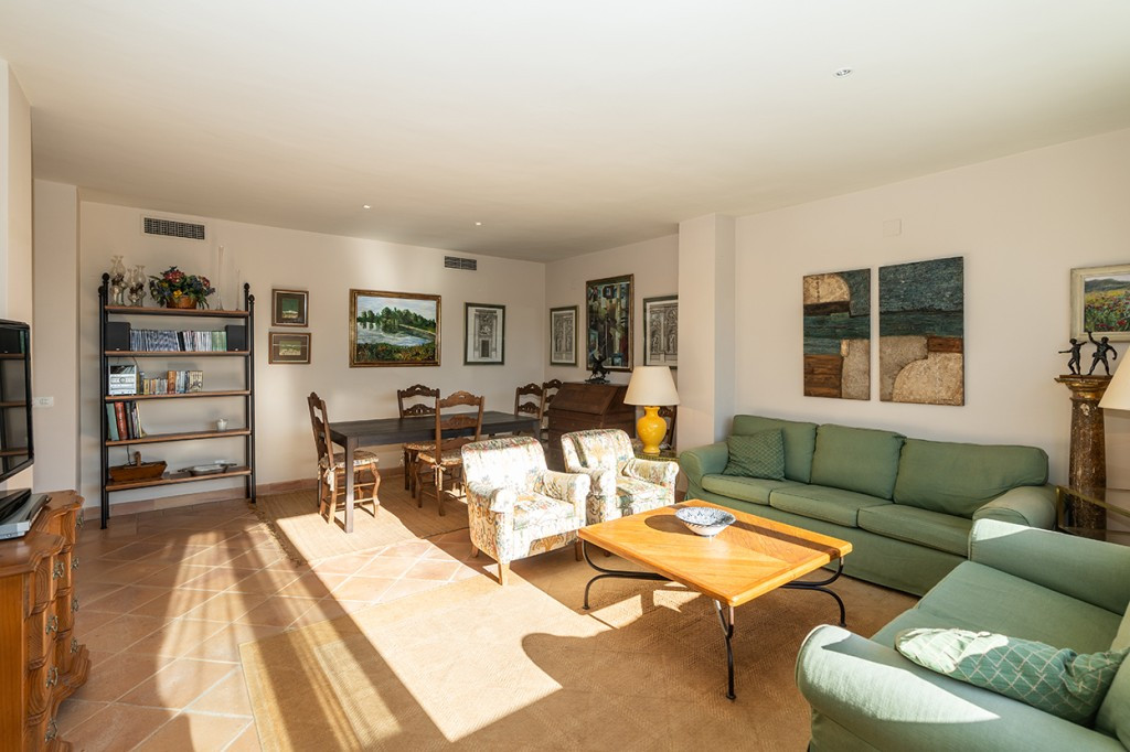 4 Bed Apartment for sale in Marbella Costa Del Sol, Málaga, Spain