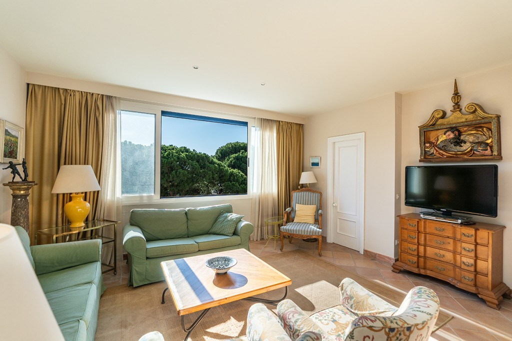 4 Bed Apartment for sale in Marbella Costa Del Sol, Málaga, Spain