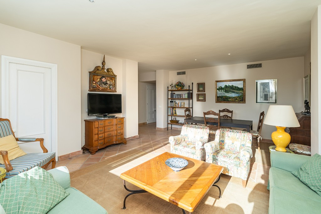 4 Bed Apartment for sale in Marbella Costa Del Sol, Málaga, Spain