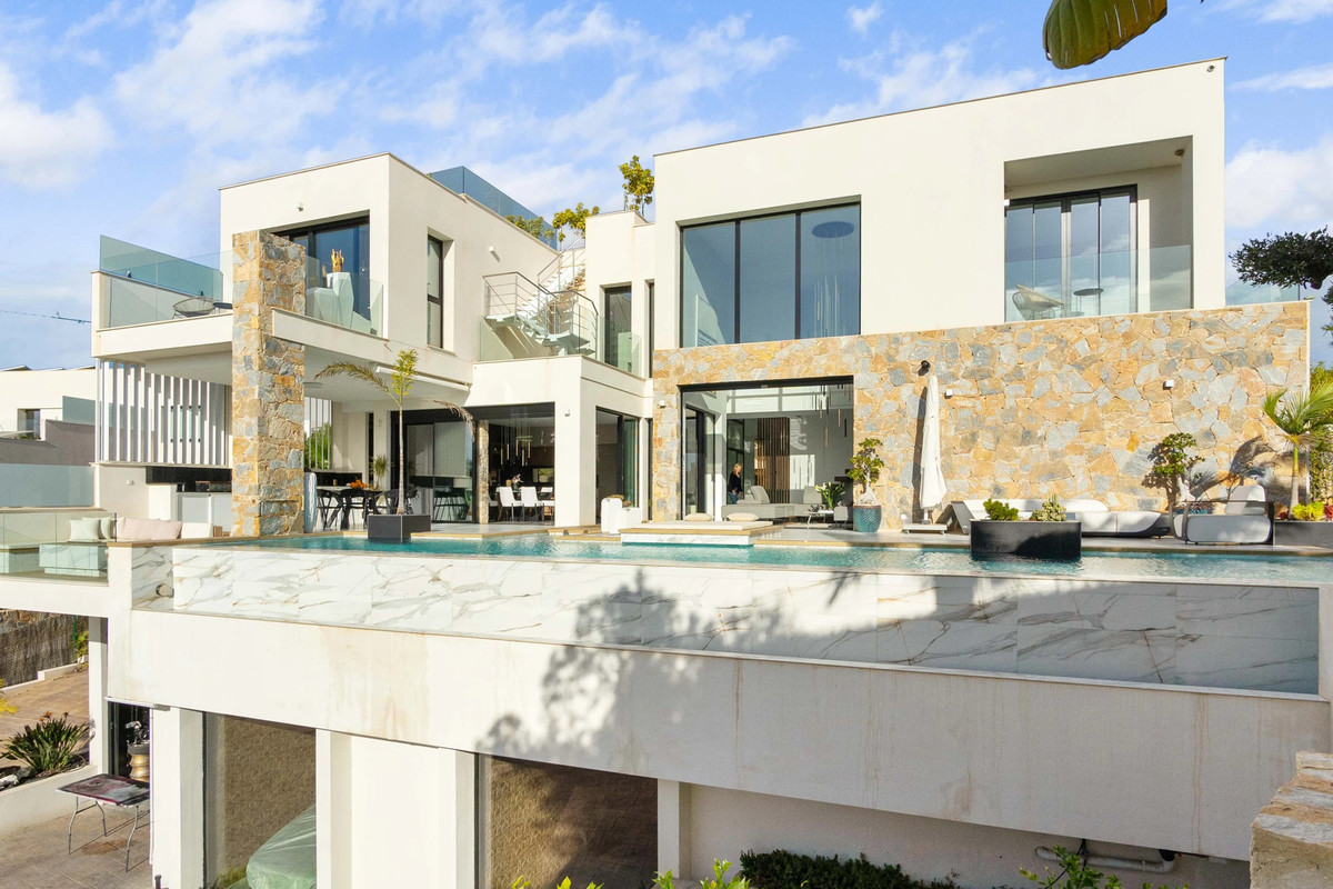 4 Bed Townhouse for sale in Villamartin Costa Blanca, Alicante, Spain