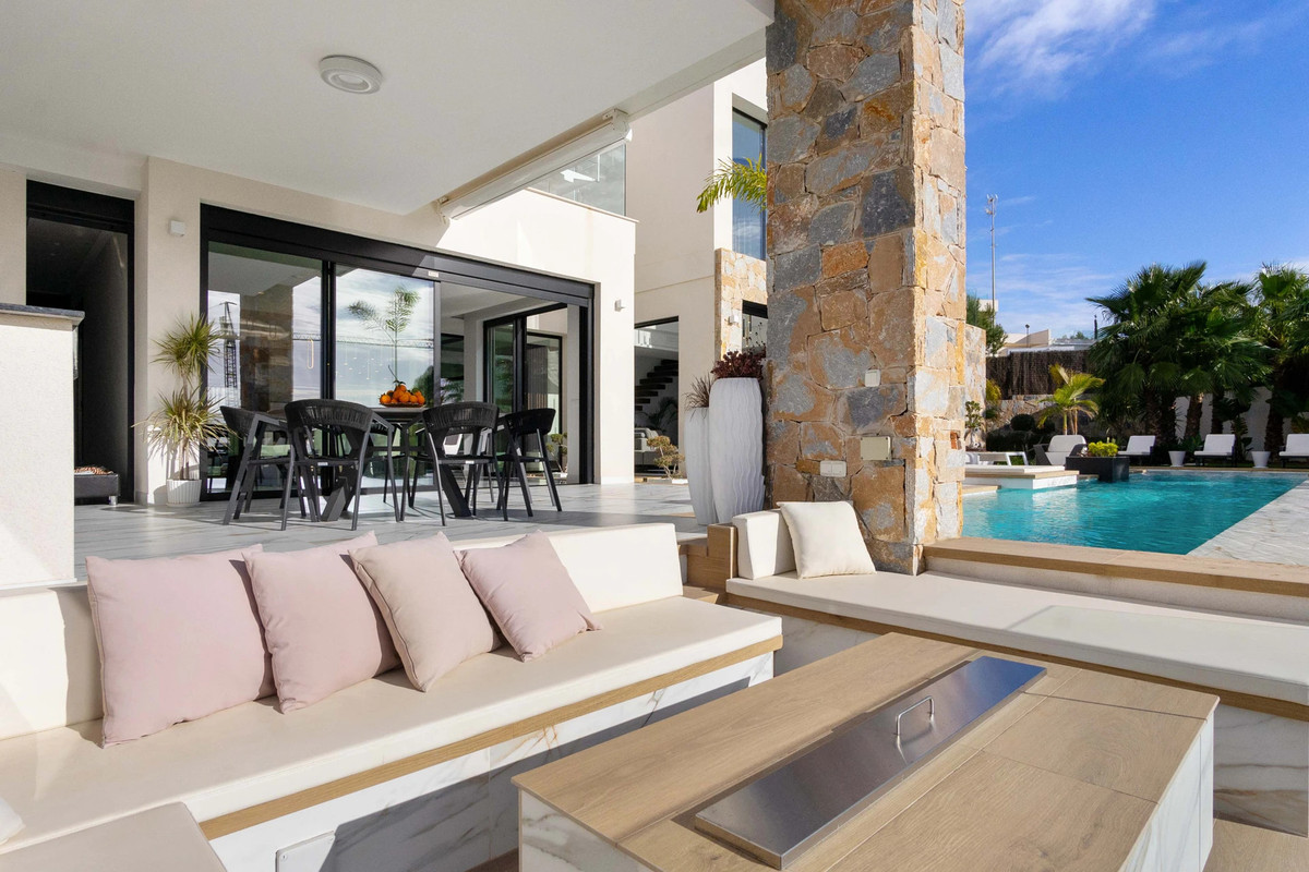 4 Bed Townhouse for sale in Villamartin Costa Blanca, Alicante, Spain