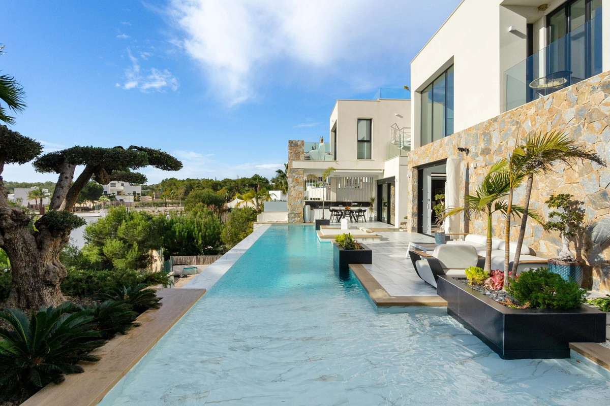 4 Bed Townhouse for sale in Villamartin Costa Blanca, Alicante, Spain