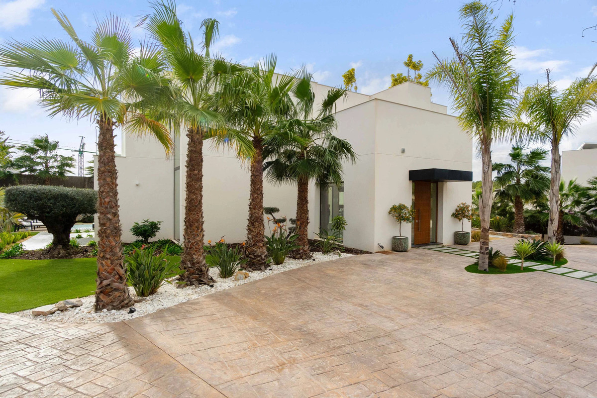 4 Bed Townhouse for sale in Villamartin Costa Blanca, Alicante, Spain
