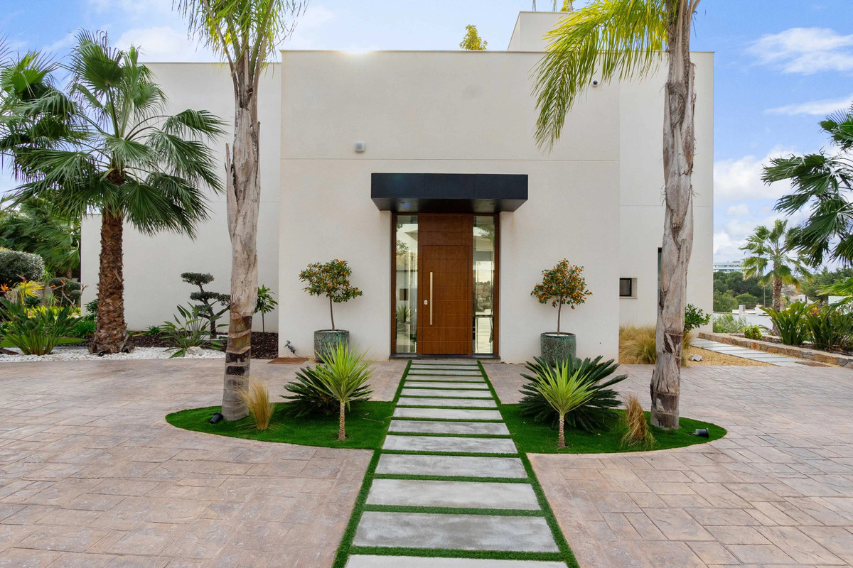 4 Bed Townhouse for sale in Villamartin Costa Blanca, Alicante, Spain