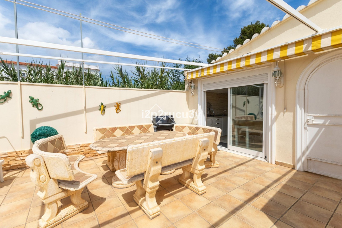 Se vende Villa - Chalet de 3 dormitorios en Costa Blanca, Alicante, España