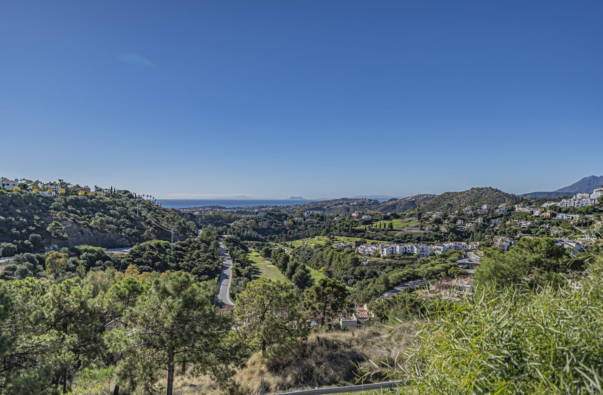 2 Bed Apartment for sale in Benahavís Costa Del Sol, Málaga, Spain