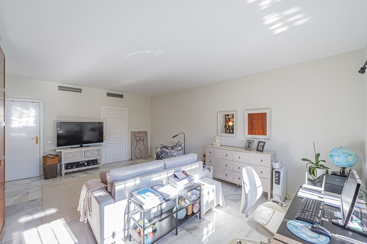 2 Bed Apartment for sale in Benahavís Costa Del Sol, Málaga, Spain
