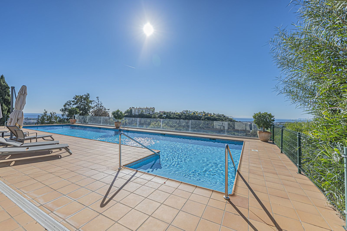 2 Bed Apartment for sale in Benahavís Costa Del Sol, Málaga, Spain