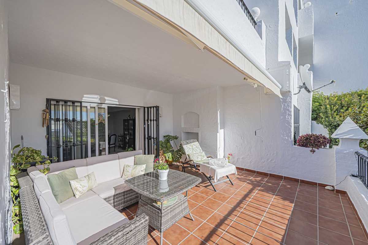 2 Bed Apartment for sale in Benahavís Costa Del Sol, Málaga, Spain