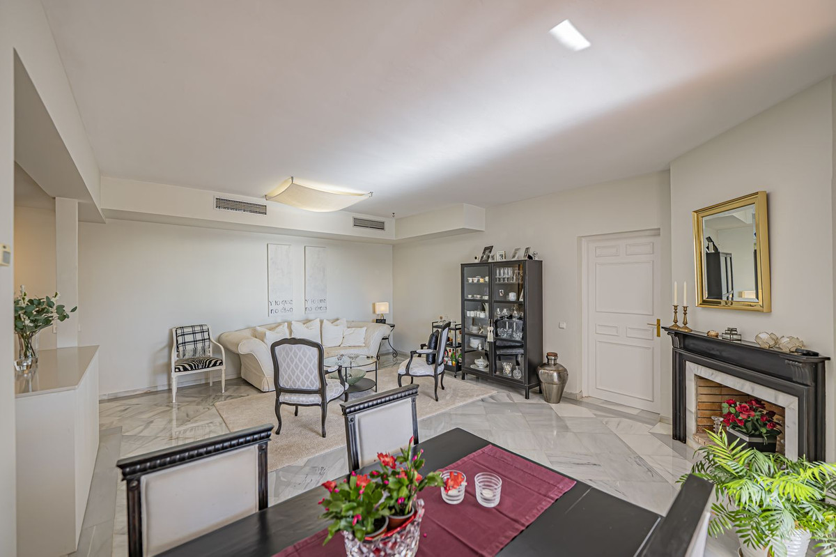 2 Bed Apartment for sale in Benahavís Costa Del Sol, Málaga, Spain